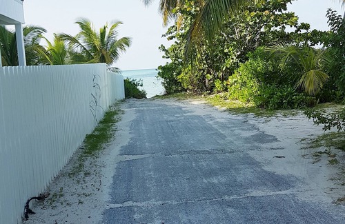 Spanish Wells Apartment | Beachfront Bliss: 10/10 Hotel with Free Golf Cart Access