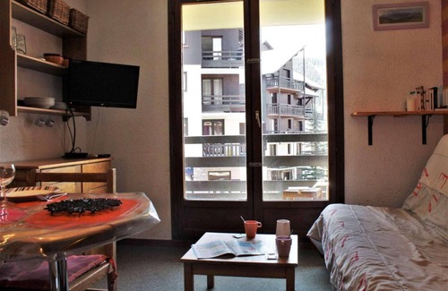 Risoul Apartment | 100m from resort center, 2nd floor, balcony, tv, ski locker, 20m², Risoul