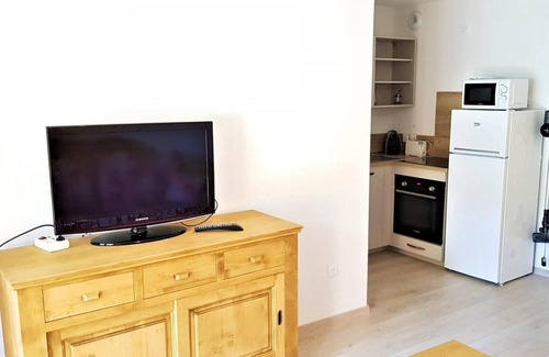 La Joue du Loup Apartment | Convenient Getaway Near La Joue du Loup with Terrace