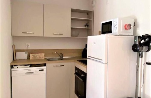 La Joue du Loup Apartment | Convenient Getaway Near La Joue du Loup with Terrace