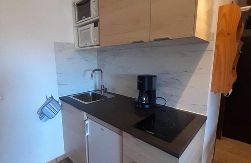 Vars Apartment | Cozy Retreat 100m from Shops with Top Amenities in Vars