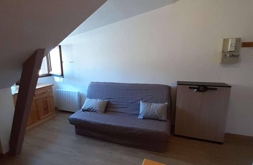 Vars Apartment | Cozy Retreat 100m from Shops with Top Amenities in Vars