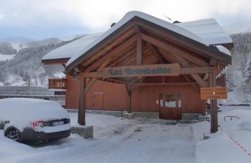 Meribel Centre Apartment | Convenient Méribel Escape with Balcony and Spa Access