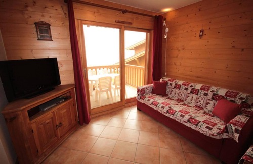 Bisanne 1500 Apartment | Cozy Retreat in Les Saisies: Balcony, Parking & Spa Access
