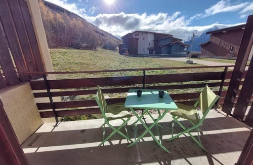 Mont-de-Lans Apartment | Convenient Ski Access and Family-Friendly Amenities in Les 2 Alpes
