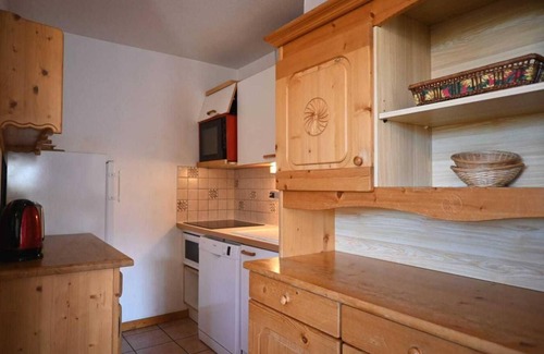 Vallandry Apartment | Convenient Terrace Retreat near Peisey-Vallandry Center