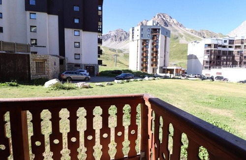 Tignes Apartment | 100m from ski slopes, 1st floor, balcony, tv, ski locker, 22m², Tignes