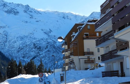 Le Pleynet Apartment | Convenient Ski Retreat Near Les 7 Laux with Great Amenities