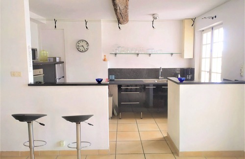 La Seyne-sur-Mer Apartment | Oceanfront Air-Conditioned T2 Apartment, Rated 10/10
