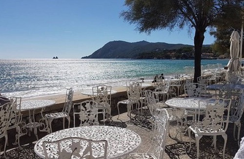 La Seyne-sur-Mer Apartment | Oceanfront Air-Conditioned T2 Apartment, Rated 10/10