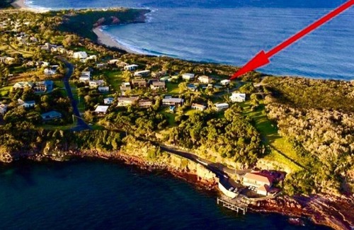 Merimbula House | 100m to beach. Ocean Views, Sleeps 10, Pool, Cafe 400m.