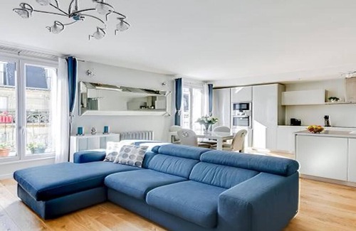 Chaillot Apartment | Experience Spectacular Living Near Avenue George V