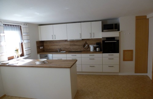 Sulzdorf an der Lederhecke Apartment | Spacious 3-Bedroom Fully Equipped Apartment with Breakfast