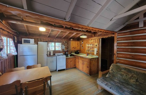 Au Train Cabin | Historic Log Cabin on Autrain River Near Pictured Rocks