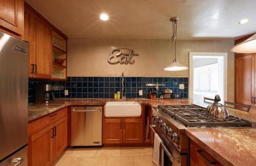 Northeast Santa Fe House | Pet-Friendly Retreat at 101 Llano Largo - Rated 9/10!