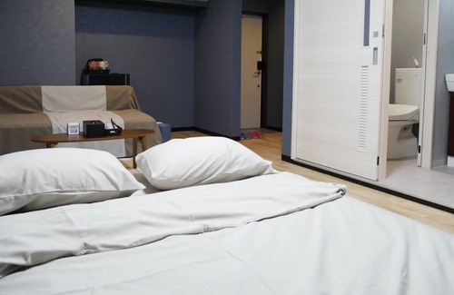 Amami Hotel | Relax at 101 Rooms HOOD Inn with Private Sauna & Breakfast