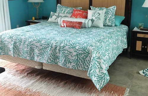 Alice Town House | Steps to Bimini Blue Water with Oceanfront Views