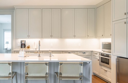 Kessler House | Elegant Bishop Arts Townhome with Spa & Family-Friendly Perks