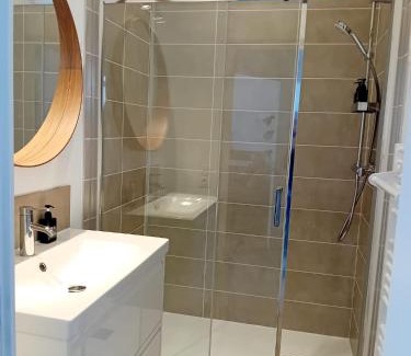Quartier Chorier-Berriat Apartment | Modern Apartment with Large Living Area & Pet-Friendly Amenities