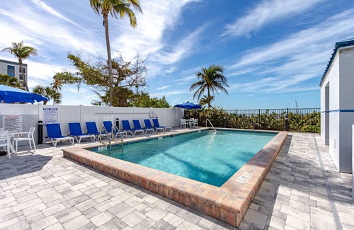Fort Myers Beach Condo | Beach Villas #102: Oceanfront Condo with Pool & Spa