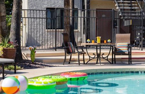 South Scottsdale Apartment | Prime Location 1BR Suite with Pool & Hot Tub Amenities