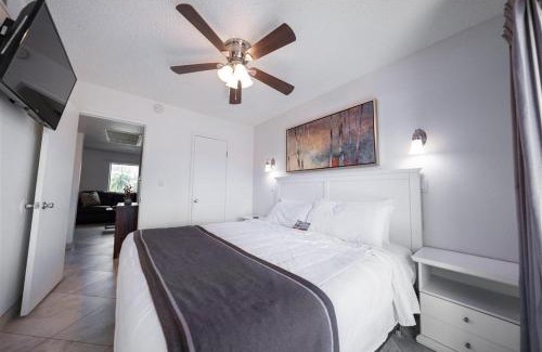 South Scottsdale Apartment | Prime Location 1BR Suite with Pool & Hot Tub Amenities