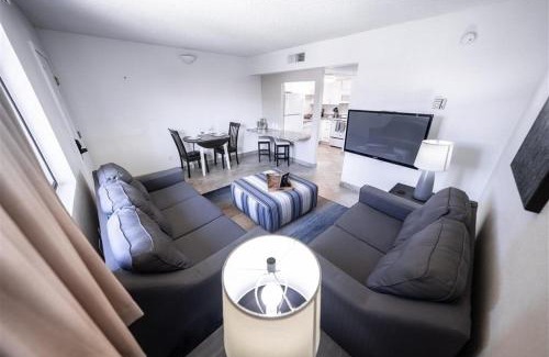 South Scottsdale Apartment | Prime Location 1BR Suite with Pool & Hot Tub Amenities