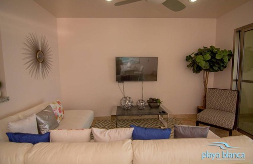 San Carlos Condo | Spacious 1-Bedroom Condo with Pool & Kitchen Amenities