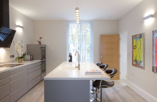 Nailsworth Apartment | Inviting Apartment in Landmark Georgian House with Spa & Dining