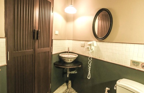 China Town Hotel | Top-Rated Bed and Brews with Family-Friendly Amenities