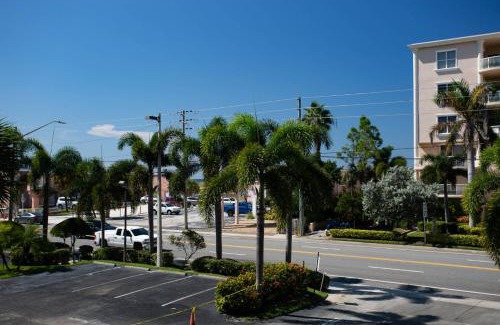 Treasure Island House | Experience the Palms of Treasure Island with Family Amenities