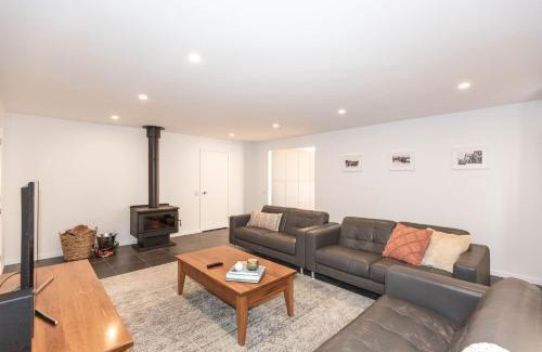 Jindabyne House | Discover 104 Gippsland Street: Perfect for Families