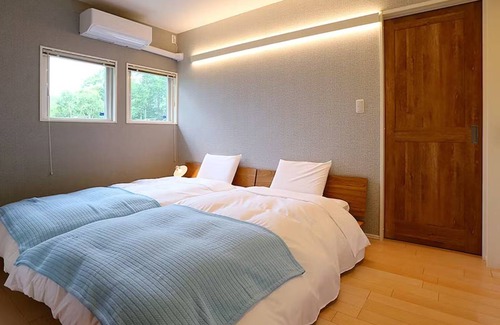 Chino House | Spacious 3-Bedroom House with Kitchen for Up to 5 Guests