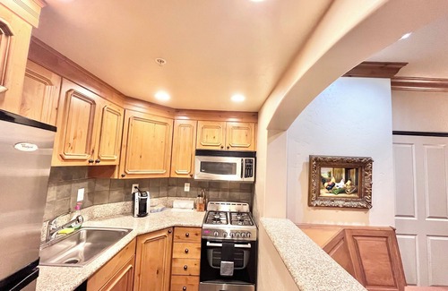Zermatt Villa | Inviting 2B2B Villa at Zermatt Resort near Park City