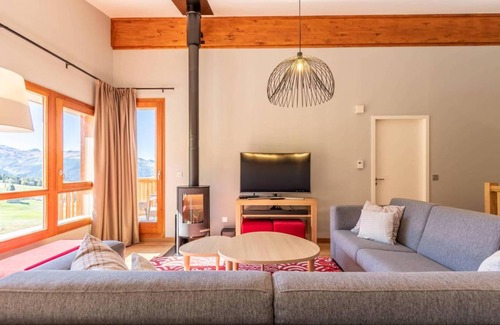 Arc-1800 Apartment | Spacious 4-Bedroom Apartment for Family Getaways