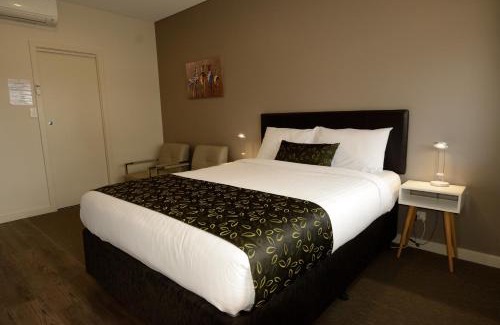 Tatiara Hotel | Inviting 105 On The Park: Highly Rated with Breakfast Included