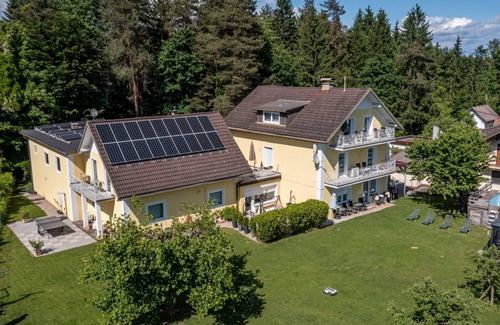 Velden am Worther See Apartment | Spacious 3-Bedroom Apartment for Families and Groups