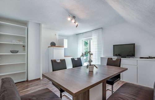 Velden am Worther See Apartment | Spacious 3-Bedroom Apartment for Families and Groups