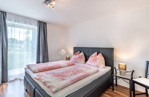 Velden am Worther See Apartment | Spacious 3-Bedroom Apartment for Families and Groups