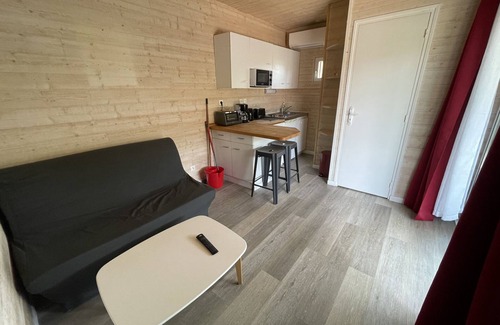 Gujan-Mestras Ski Chalet | Cozy 107B Chalet: Pet-Friendly Retreat in Village Khélus