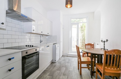 Hastings Cottage | 108 EMMANUEL ROAD, pet friendly, with a garden in Hastings