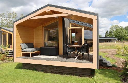 Bleckede House | Charming Tiny House with Scenic Green Views for Families