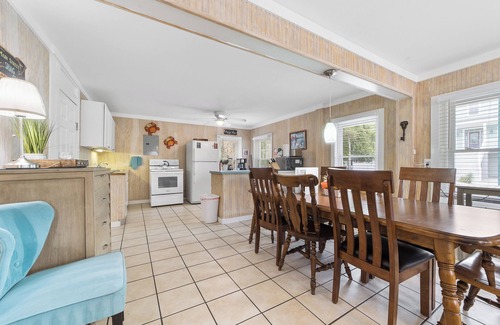 Crescent Beach House | Ideal Family Retreat: 10BDR with Heated Pool & BBQ!