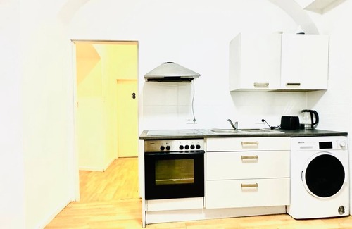 Ottakring Apartment | 10BR Apt for Groups 8Min to Rathausplatz