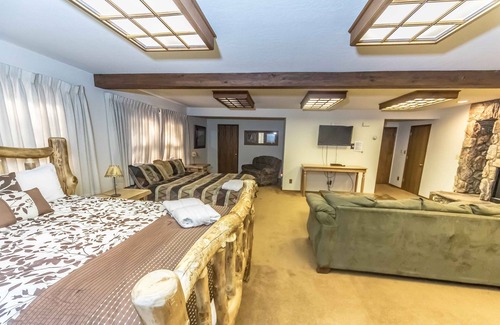 Lincoln Park House | Elegant Tahoe Mansion with Spa, Pool & Guesthouse Retreat