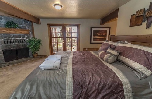 Lincoln Park House | Elegant Tahoe Mansion with Spa, Pool & Guesthouse Retreat