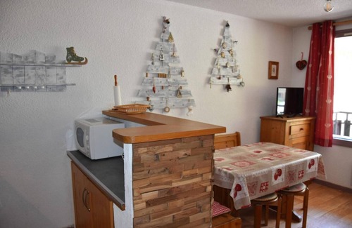 Pralognan-la-Vanoise Apartment | Convenient Getaway Near Resort Center in Pralognan-la-Vanoise