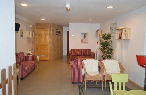 Montgenevre Apartment | Cozy Montgenèvre Retreat near Ski Slopes with Pet-Friendly Amenities