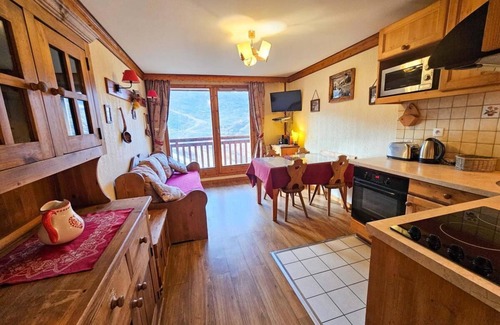 Les Bruyeres Apartment | Cozy Mountain View Retreat with Balcony in Les Menuires