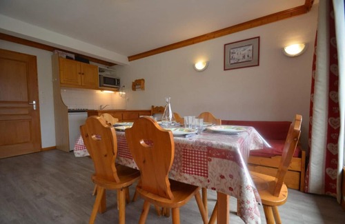 Les Bruyeres Apartment | Mountain View Getaway with Balcony in Les Menuires